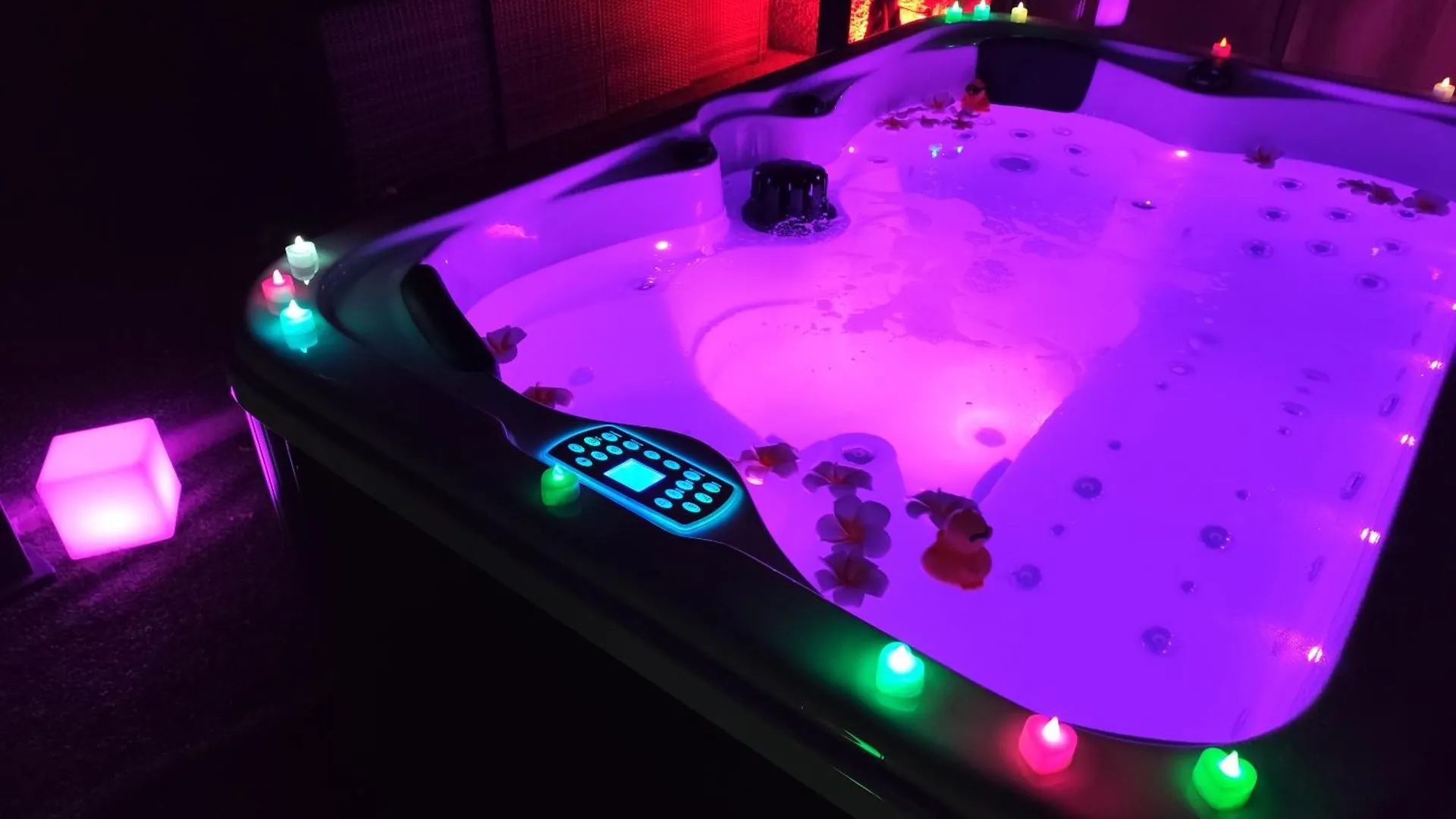 Loveroom Et Spa Prive De L'Ile Des Plaisirs Graulhet